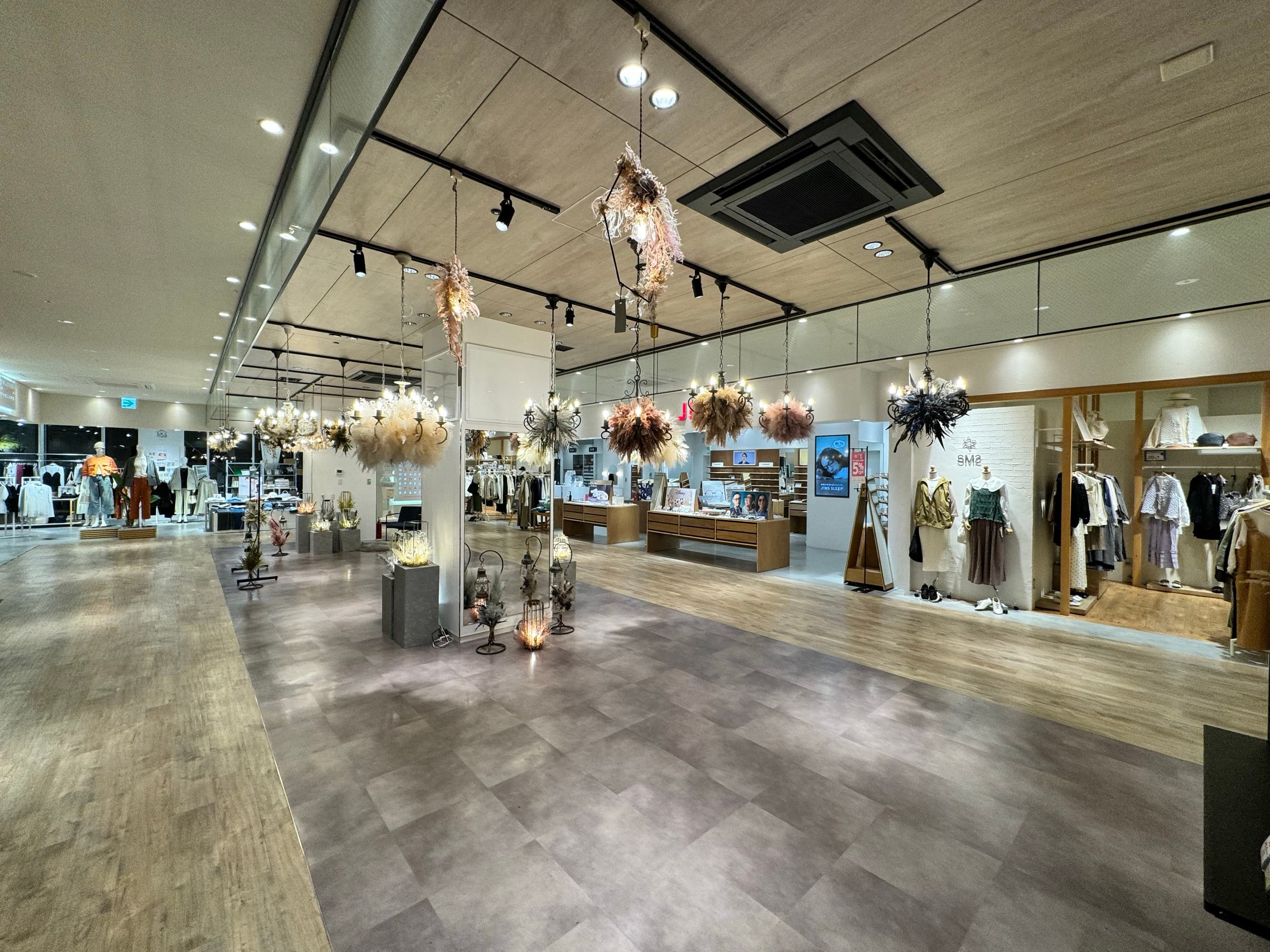 うみ館 エスカレーターに近いファッションや雑貨に最適な2Fイベントスペース① (0208)1