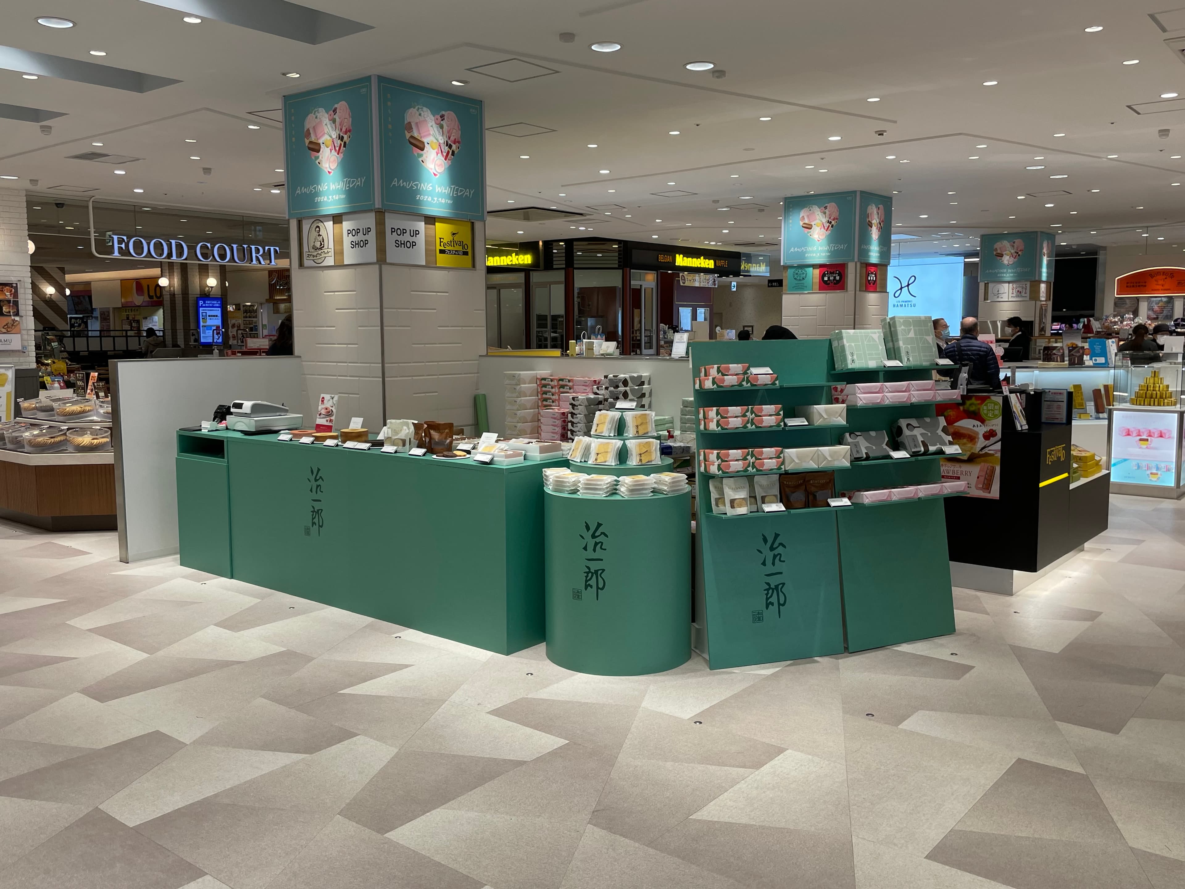 本館・1F スイーツの販売に最適!エントランス前の人通りが多いイベントスペース!