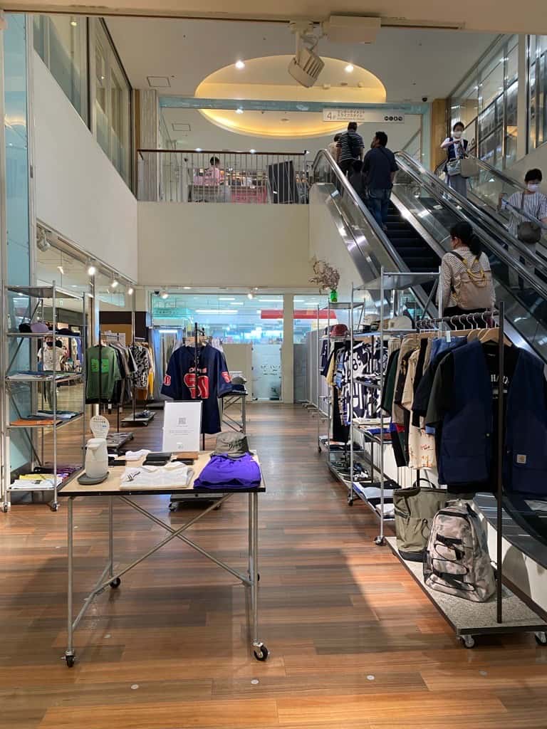 3F アパレル、雑貨などの販売に最適!エスカレーター横の人通りの多いイベントスペース