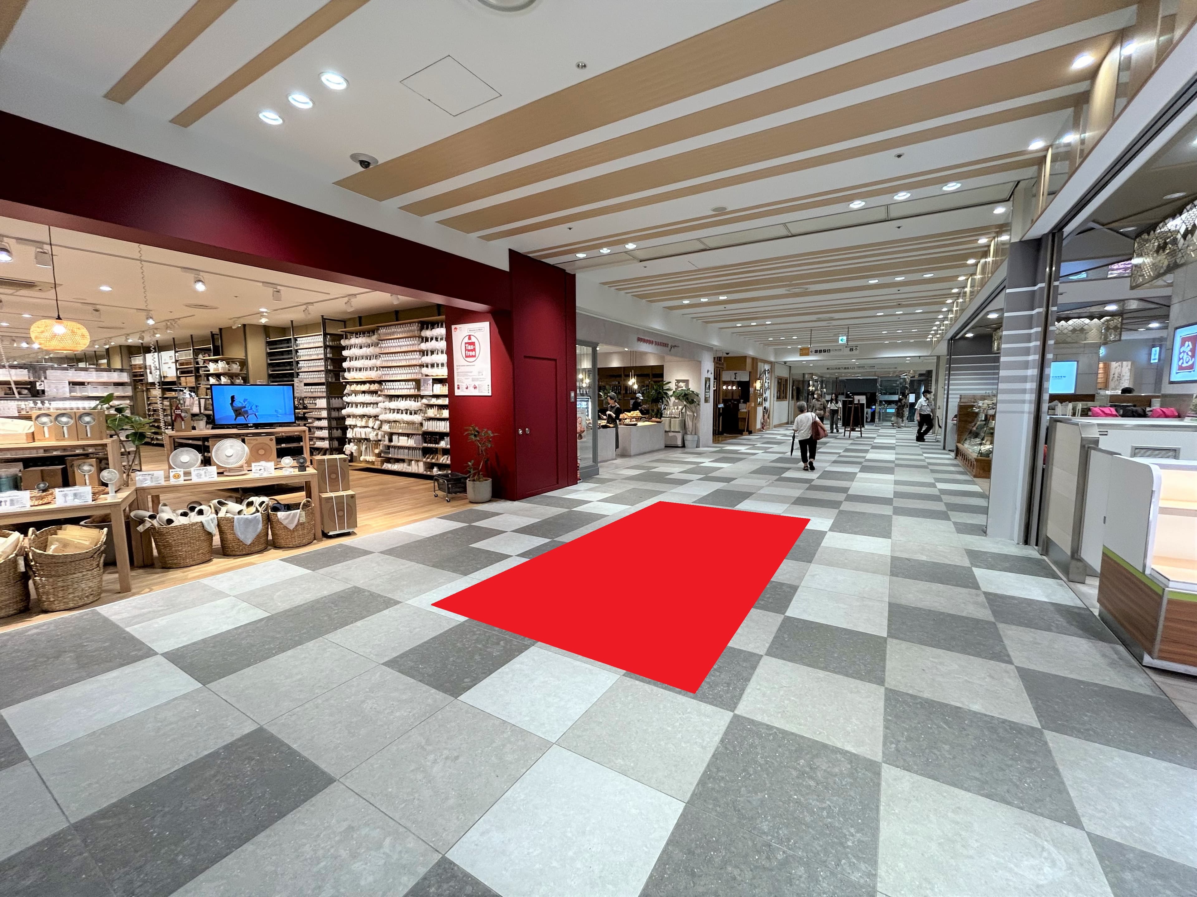 B1F 東西通路(西側)/食物販に最適な、グルメ・土産物フロア地下通路中央のポップアップスペース1