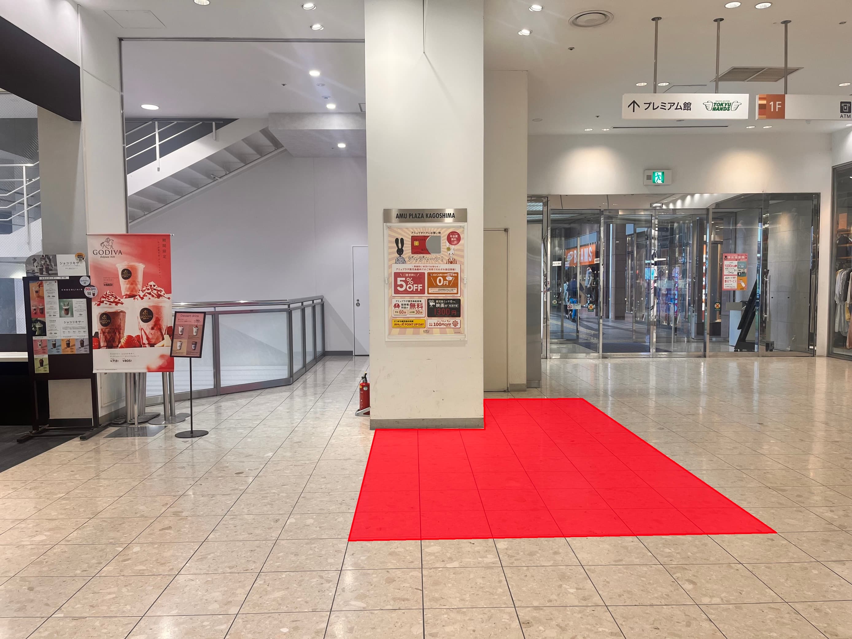 人の流動が多い1Fインフォメーション入口横。食物販やポップアップストアに最適なイベントスペース1