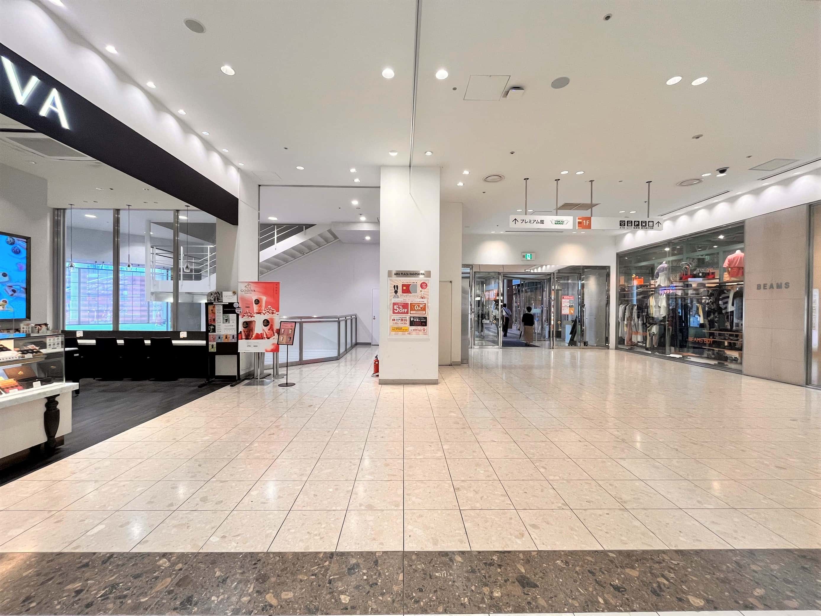 人の流動が多い1Fインフォメーション入口横。食物販やポップアップストアに最適なイベントスペース