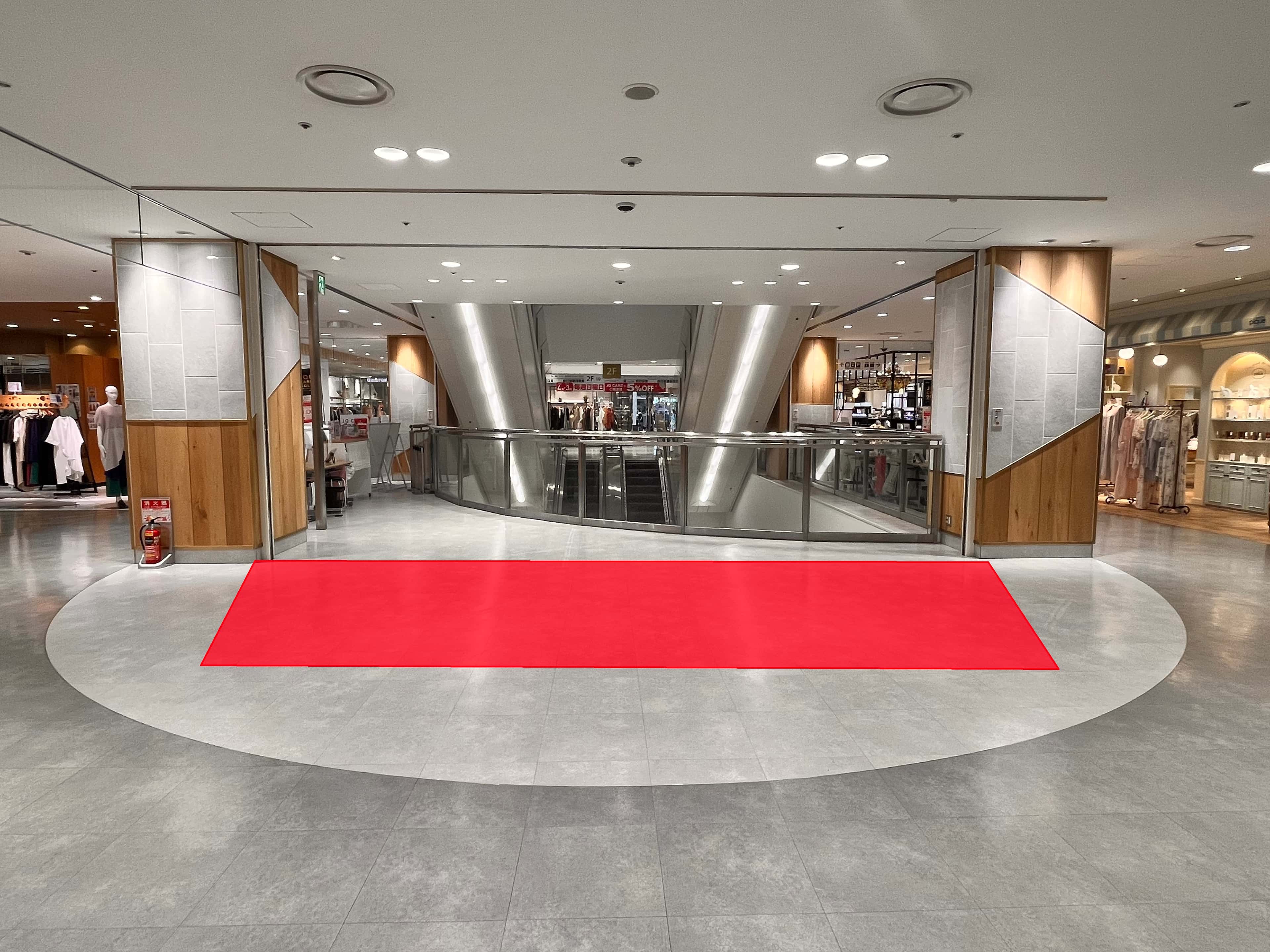 視認性抜群!ファッション関係の雑貨やコスメ、アパレル商品の物販催事に適した中規模イベントスペース(2F中央駅側エスカレーター近く)