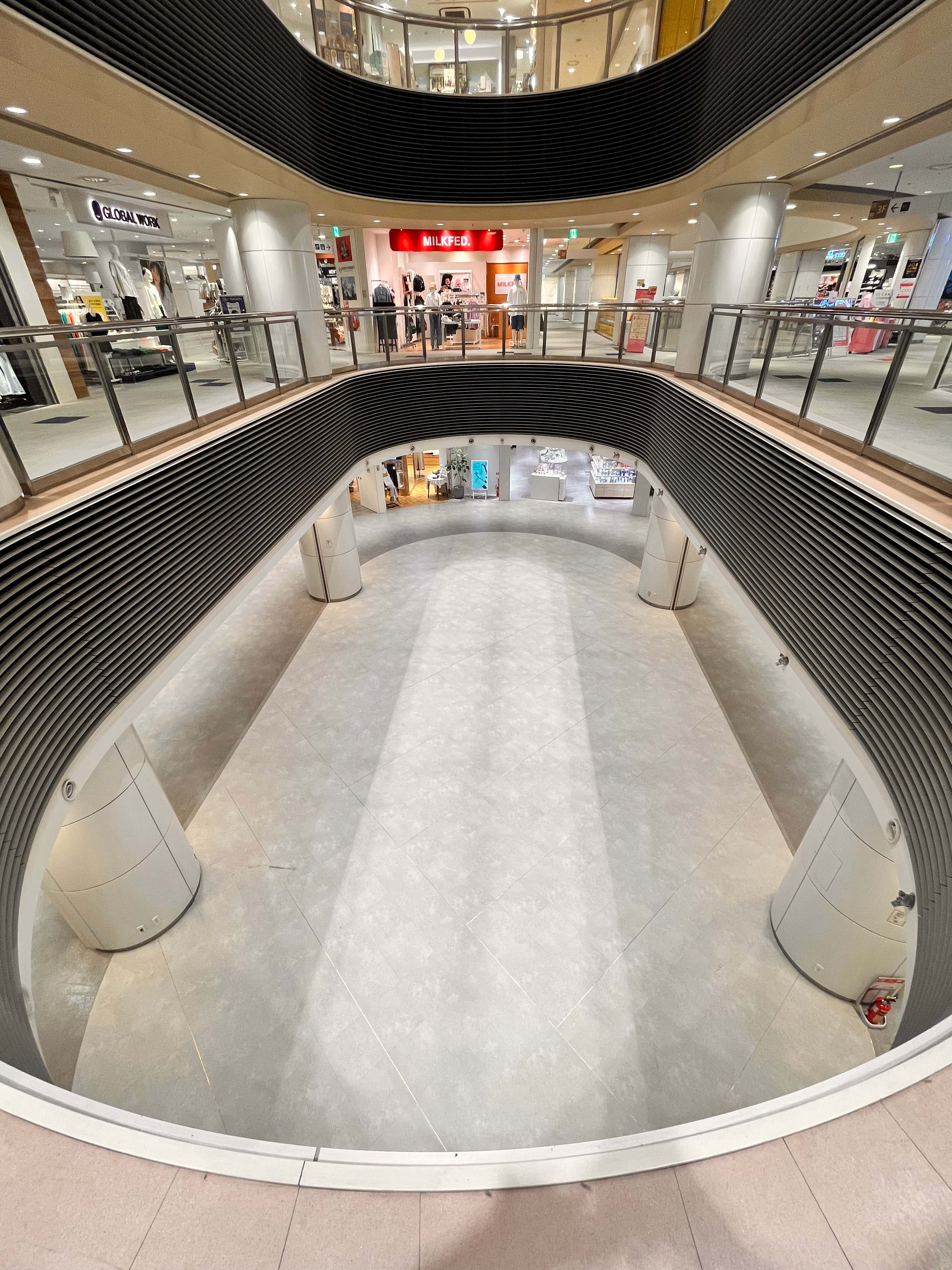 広々とした大型スペース。キャラクターやファッション関係の雑貨の催事に適した2F吹き抜けポップアップスペース