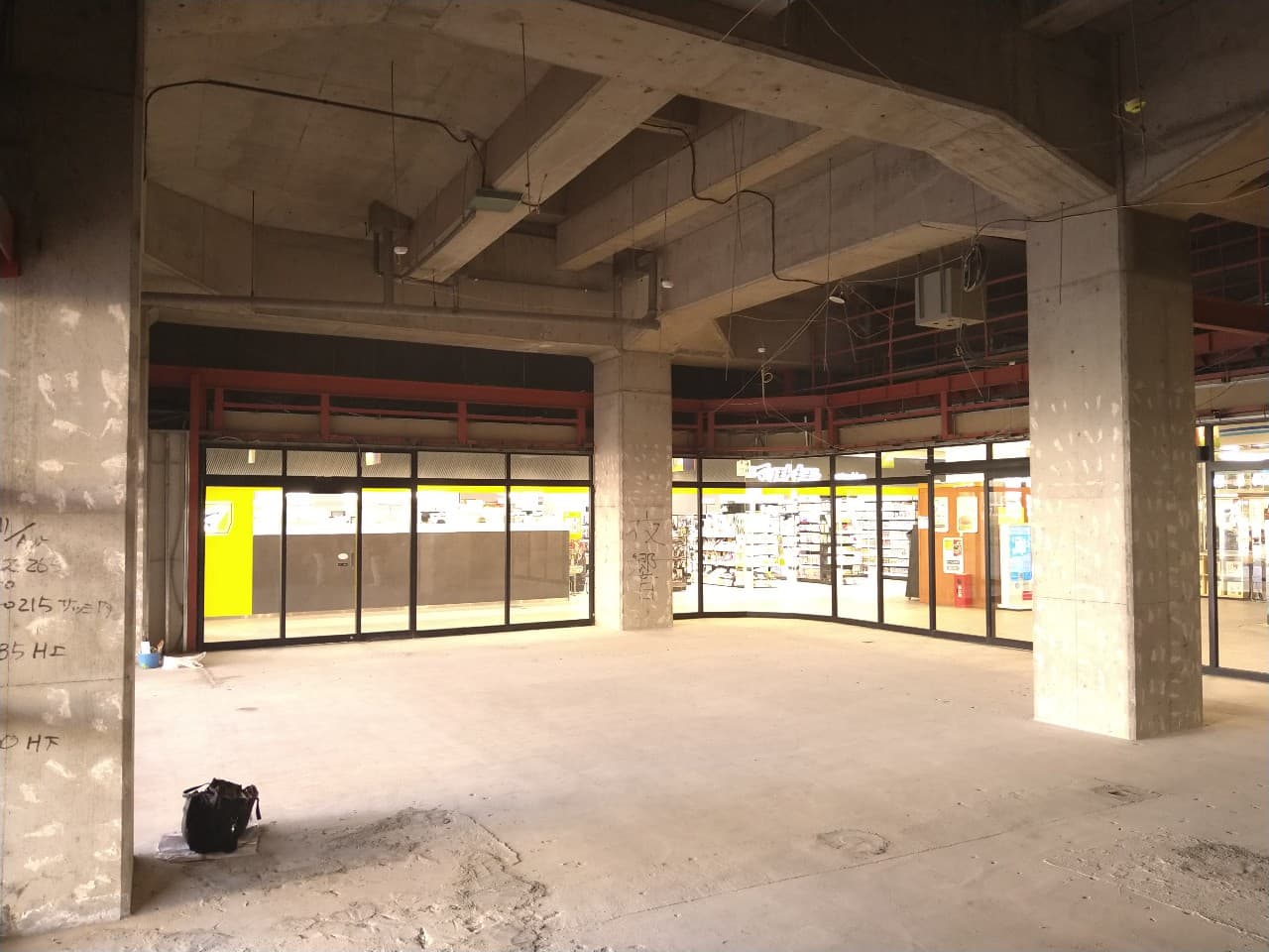 第11号区画(アパレル・雑貨などをはじめ、飲食・サービスなど幅広い業種にて募集中区画)2