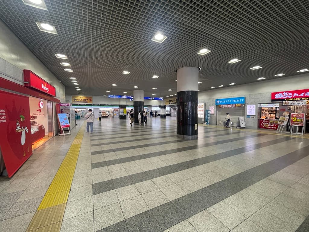 西館1階西館1階コンコース(キングベリー前)