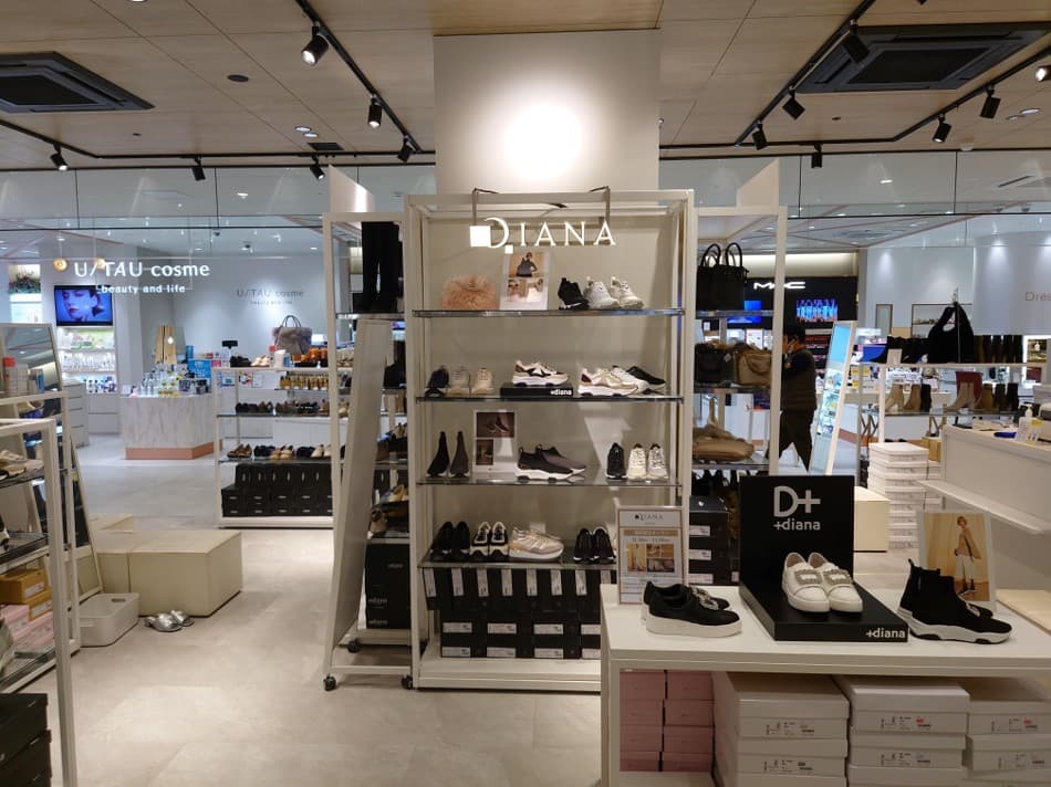 うみ館 アパレルやファッション関係の雑貨のポップアップに最適!1F中央ゾーン(105)2