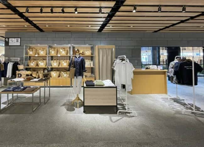 AMU2階 滝前イベントスペース