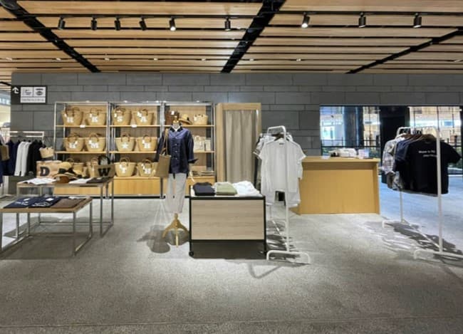 AMU2階 滝前イベントスペース