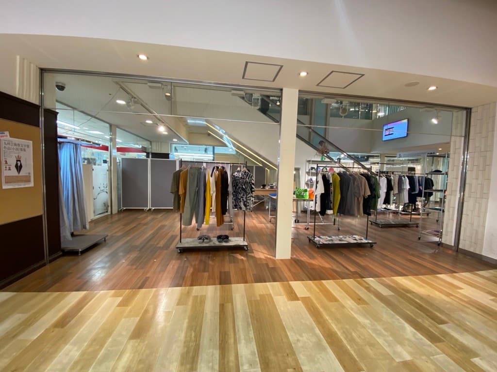 3F アパレル、雑貨などの販売に最適!エスカレーター横の人通りの多いイベントスペース1