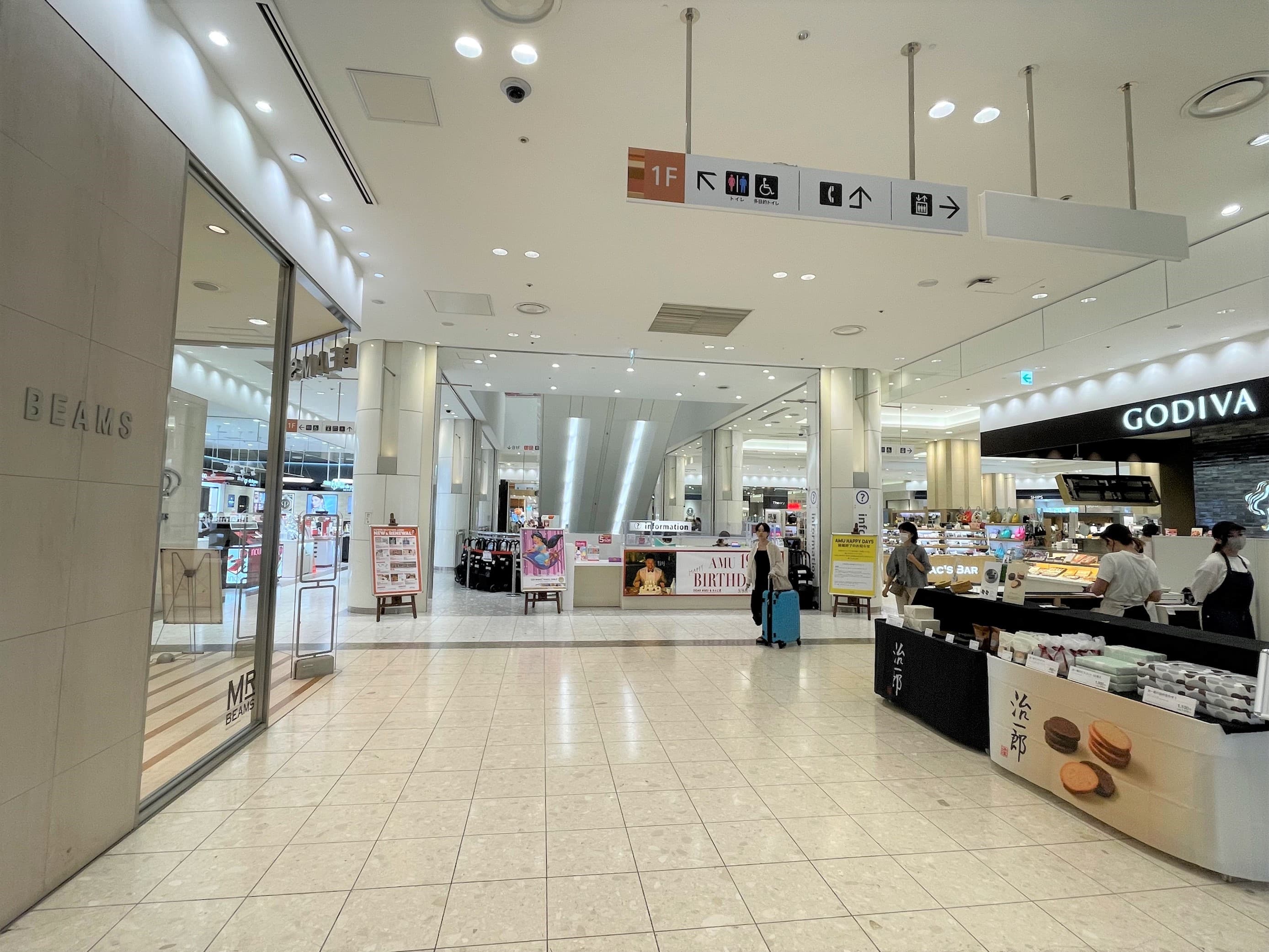 人の流動が多い1Fインフォメーション入口横。食物販やポップアップストアに最適なイベントスペース2