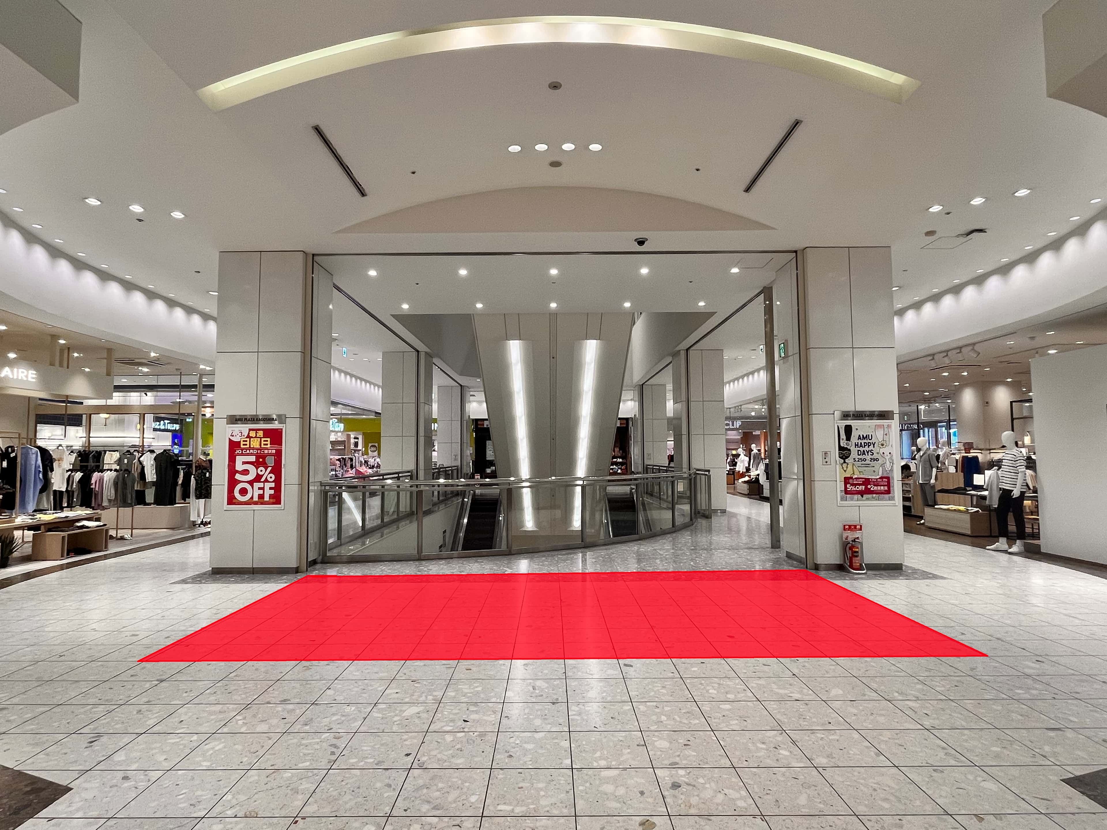 ファッション関係の雑貨や、アパレル商品の物販催事に適したコンパクトなイベントスペース(1F郵便局側エスカレーター近く)