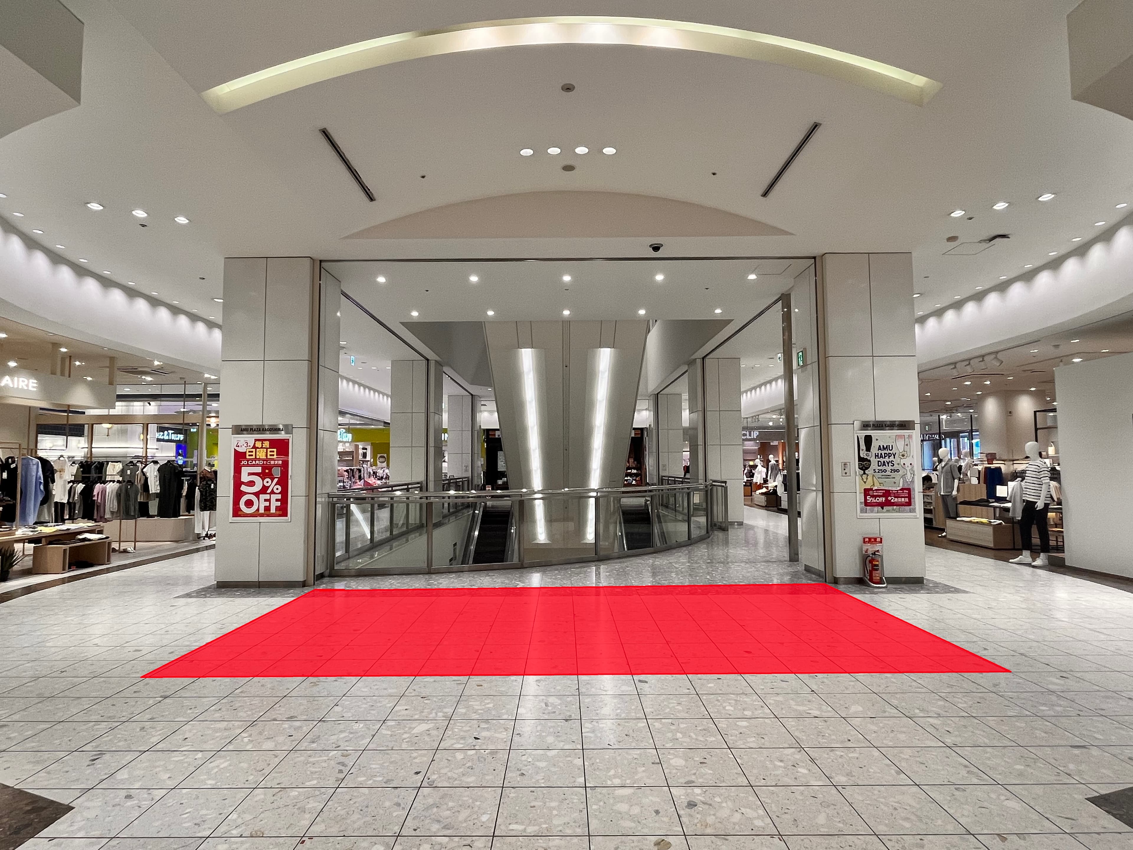 ファッション関係の雑貨や、アパレル商品の物販催事に適したコンパクトなイベントスペース(1F郵便局側エスカレーター近く)