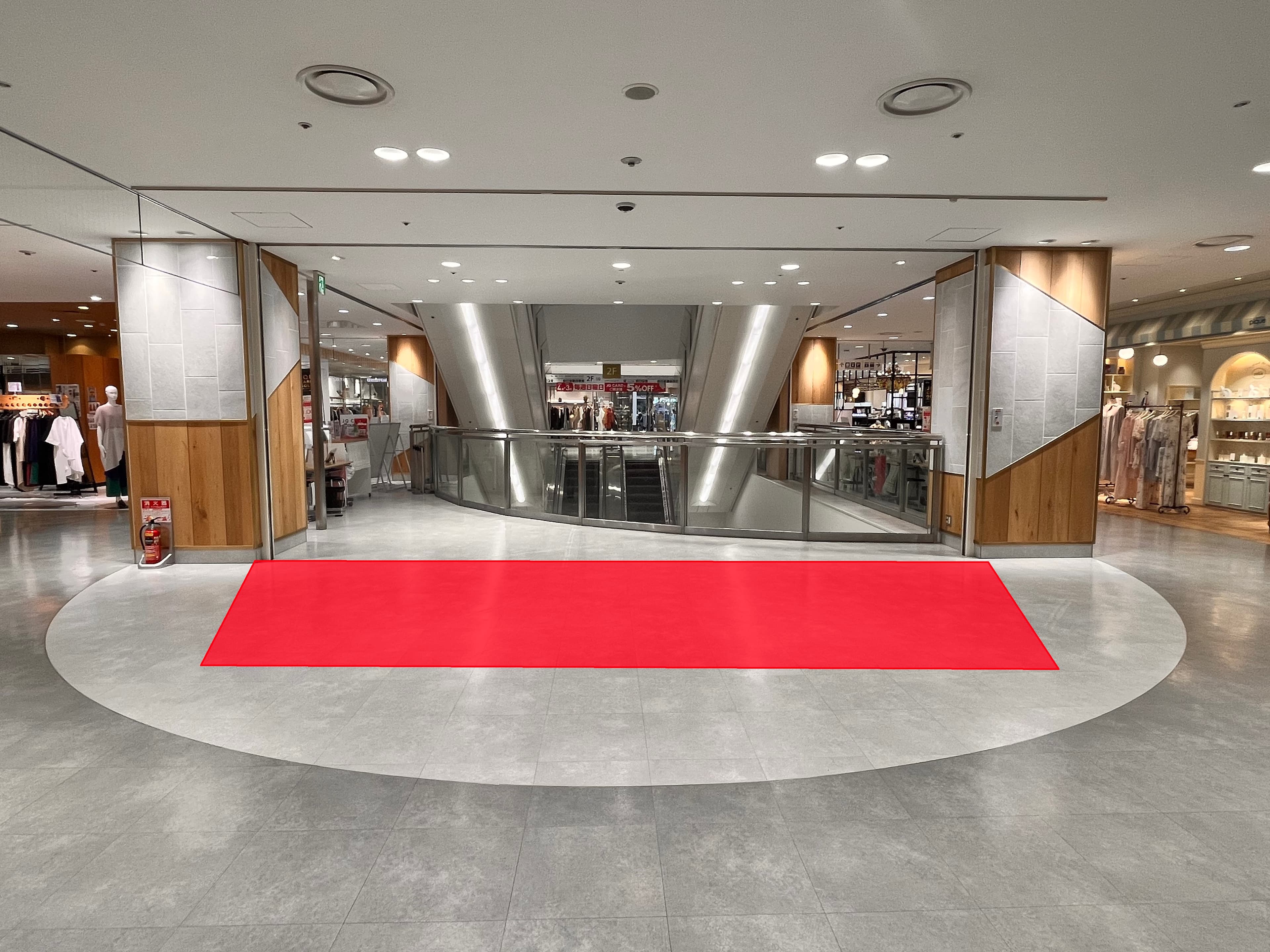 視認性抜群!ファッション関係の雑貨やコスメ、アパレル商品の物販催事に適した中規模イベントスペース(2F中央駅側エスカレーター近く)