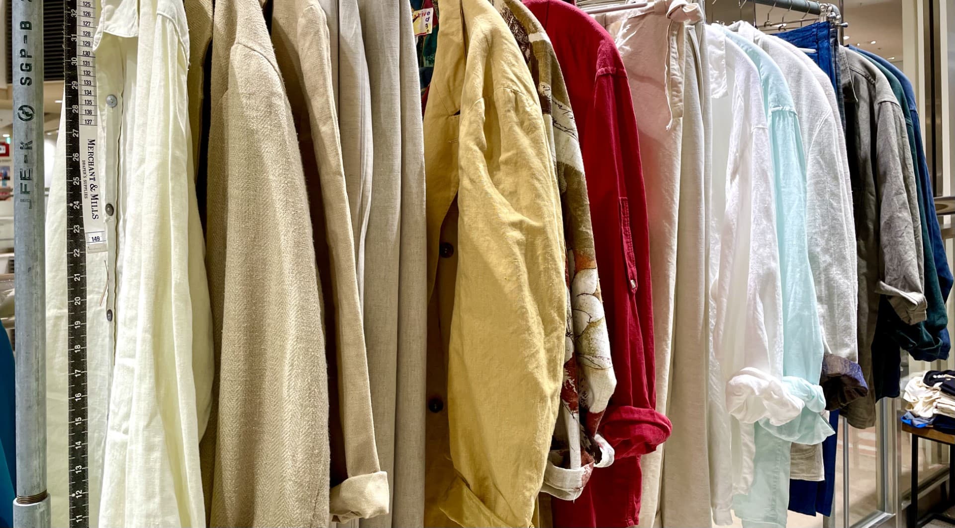 視認性抜群!ファッション関係の雑貨やユニセックスアパレルの催事に適した3F中央駅側エスカレーター前のポップアップスペース2